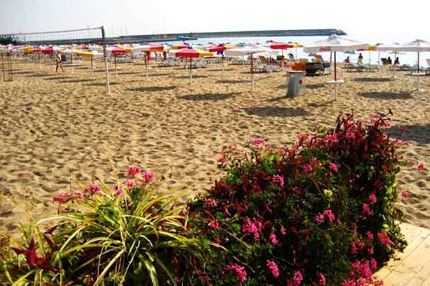 golden-sands-spiaggia