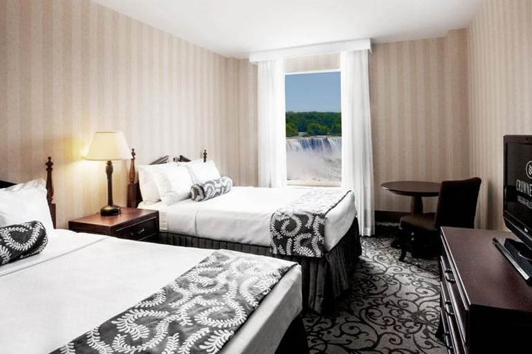 Camera dell'Hotel Crowne Plaza Falls View in Canada