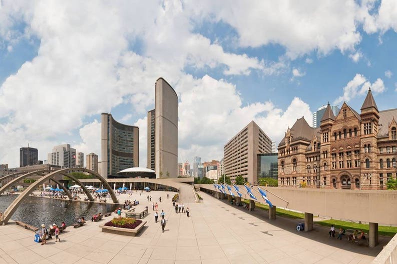 canada-toronto-nathan-phillips-square-nathan-phillips-square-nella-citta-di-toronto-in-canada