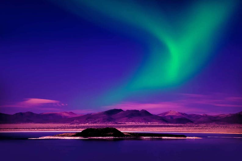 canada-aurora-borealis-lake