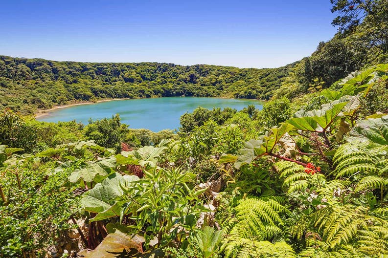 Costa Rica lago vicino al vulcano Poas