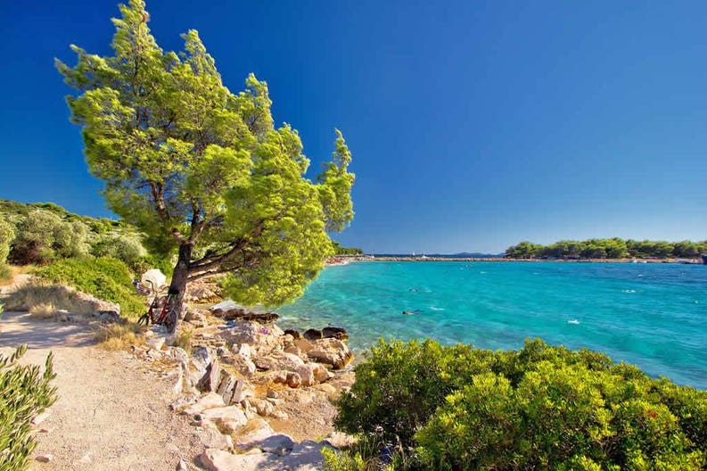 croatia-island-of-murter-idyllic-turquoise-beach