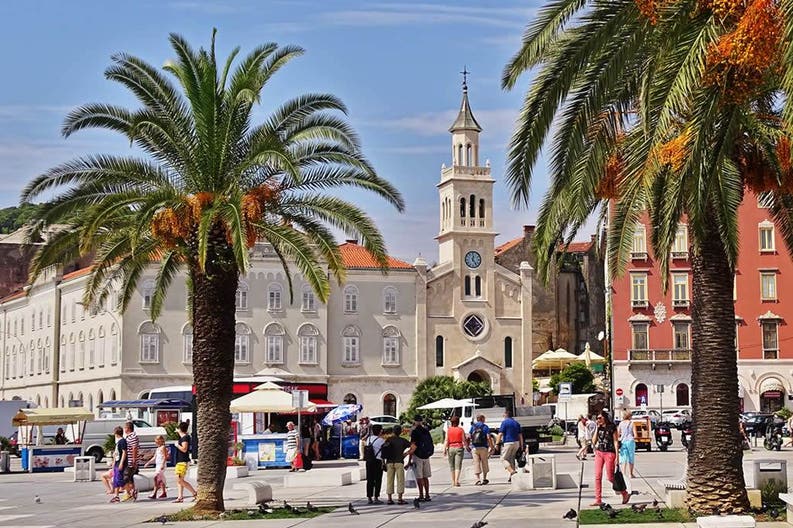 Veduta della piazza di Sebenico in Croazia