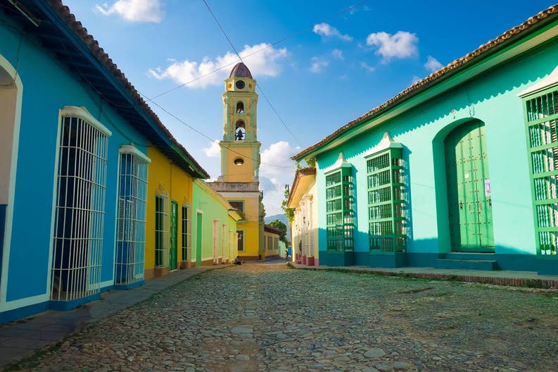 colorful-traditional-houses-trinidad-cuba-102548654