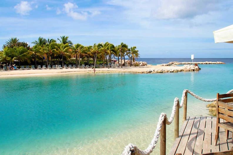 Vista di una spiaggia a Curacao