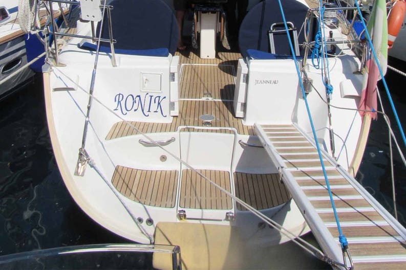 Ronik sailboat