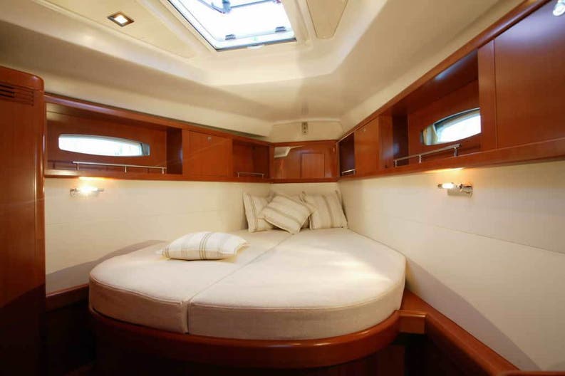 beneteau-oceanis-46-interior-02