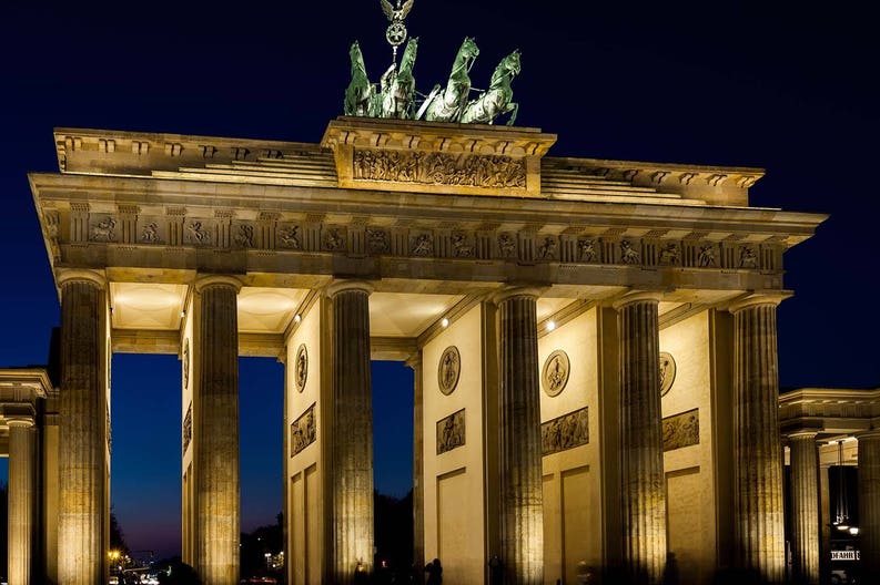 germany-berlin-brandeburg-gate-night