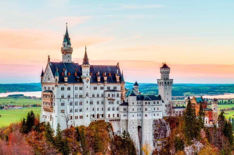 neuschwanstein-lovely-autumn-landscape-panorama-picture-of-the-fairy-tale-castle