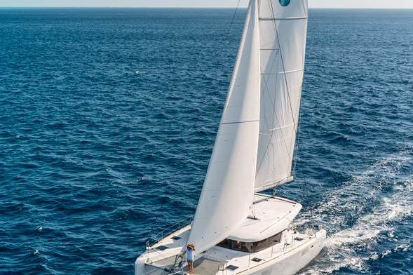 Sailing of the Lagoon 39