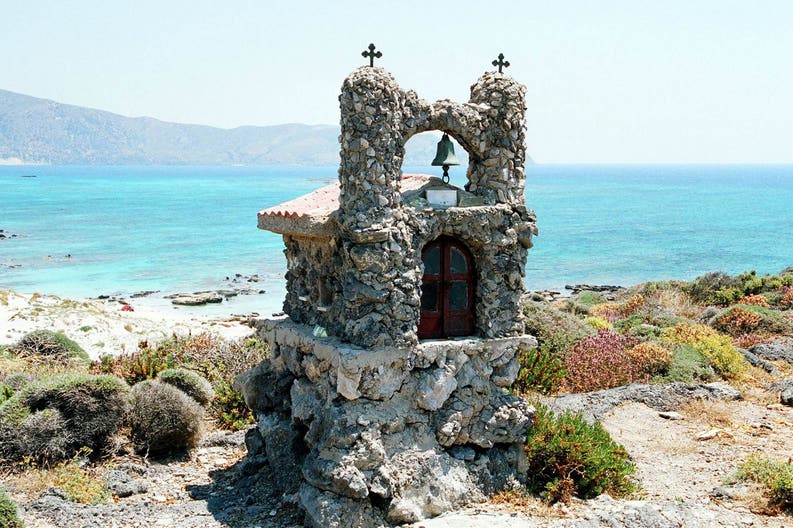 Monumento in spiaggia a Elafonisi in Grecia