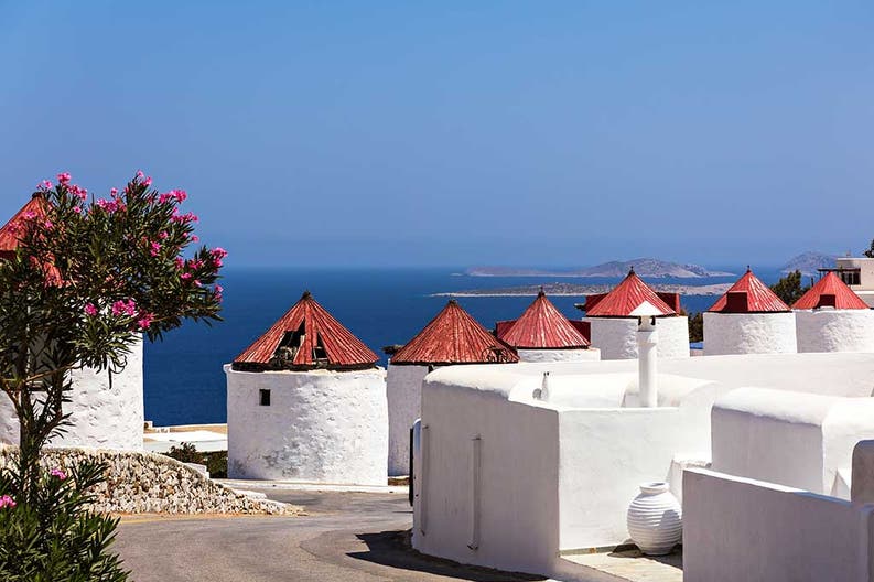 Case bianche tipiche della cittadina di Astipalaia in Grecia 