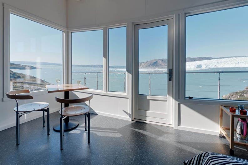 Camera da letto del Glacier Lodge Eqi in Groenlandia