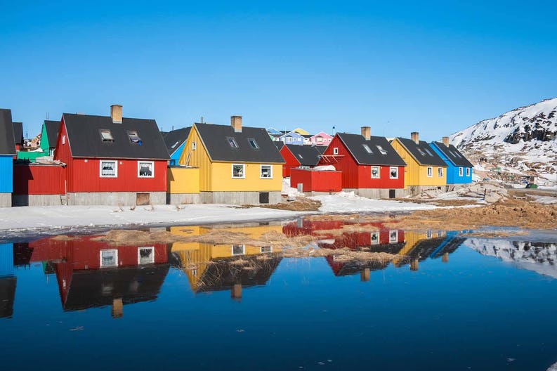 greenland-reflection-of-colorful-houses