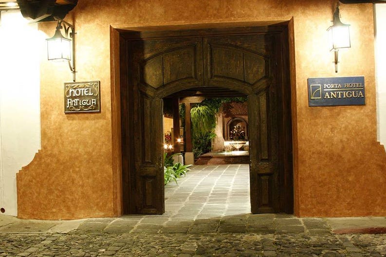 Entrata dell'hotel Porta Antigua in Guatemala