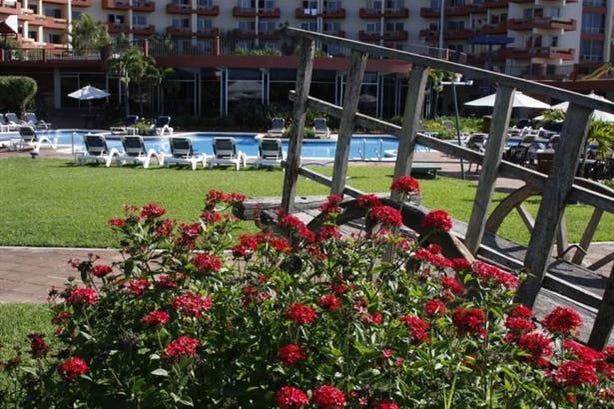 Swimming pool and garden of Porta Hotel del Lago in Guatemala