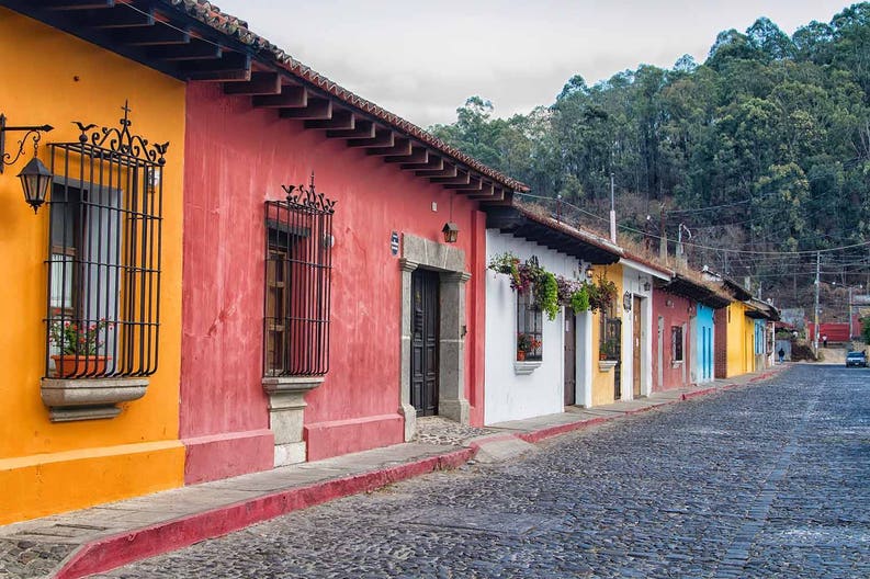 guatemala-antigua-colonial-street