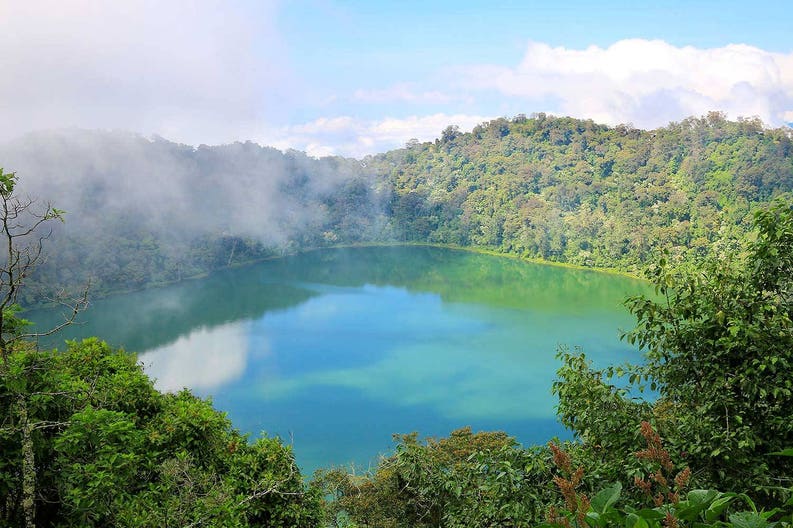 guatemala-crater-lake-chicabal-lagoon