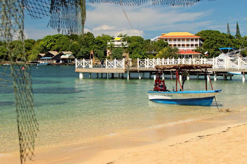 Honduras Roatan West End beach