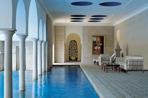 Piscina dell'Oberoi Amarvilas a Agra in India