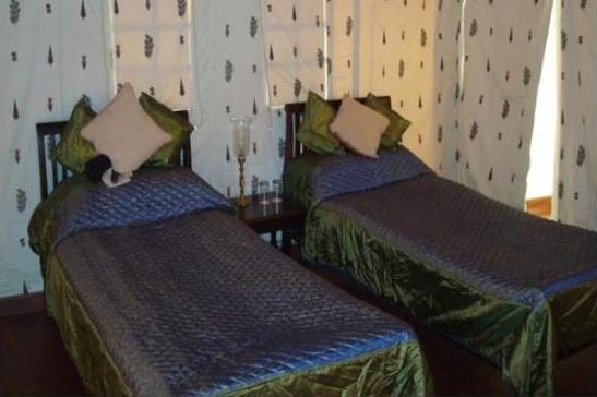 Bedroom of the Campo Tendato Allahabad Hotel in India