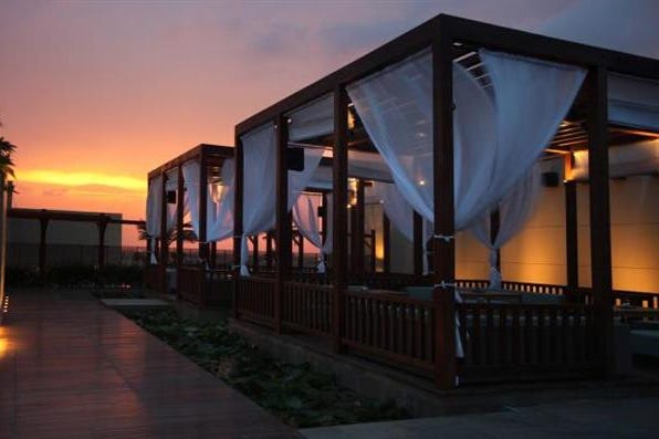 Bar at the Swissotel Kolkata Hotel in Calcutta in India