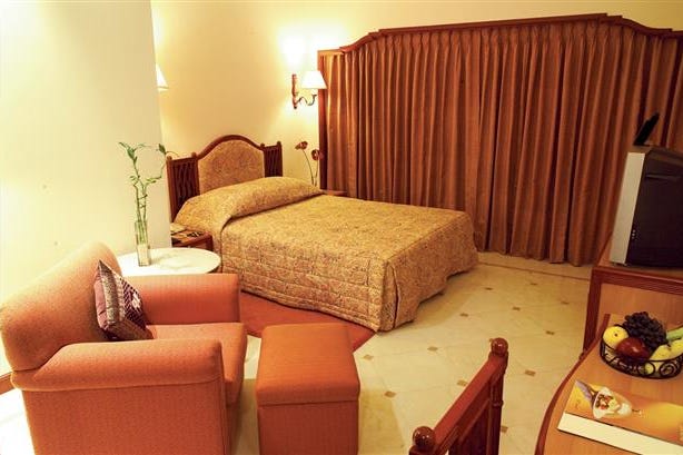 Bedroom of the GRT Grand Chennai Hotel in Chennai in India