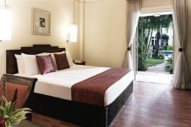 vivanta-by-taj-connemara-chennai-camera