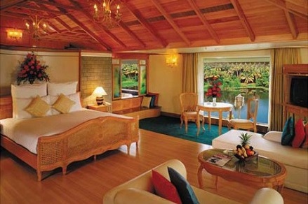 Big bedroom of Le Meridien Hotel in Cochin in India