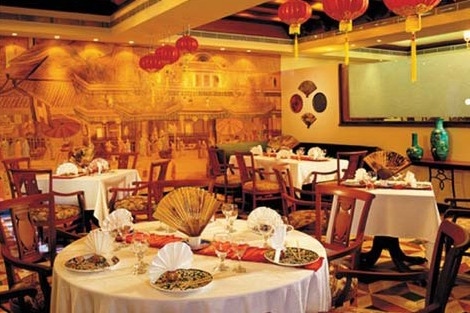 Restaurant at Le Meridien Hotel in Cochin in India