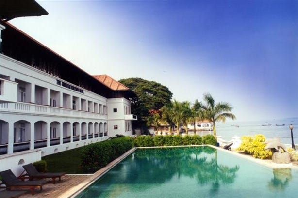 Swimming pool of the Brunton Boatyard Hotel in Cochin in India