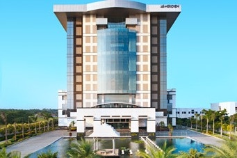 Piscina de Le Meridien Coimbatore a Coimbatore in India