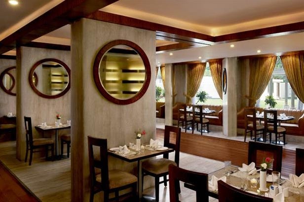 the-royal-plaza-hotel-delhi-ristorante