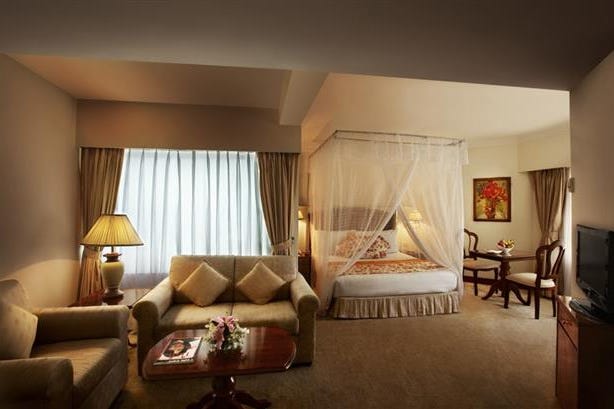 the-royal-plaza-hotel-delhi-suite3