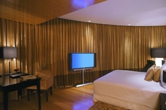 Bedroom of Le Méridien in Delhi in India