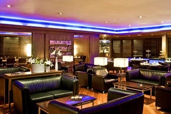 Bar at Le Méridien Hotel in Delhi in India