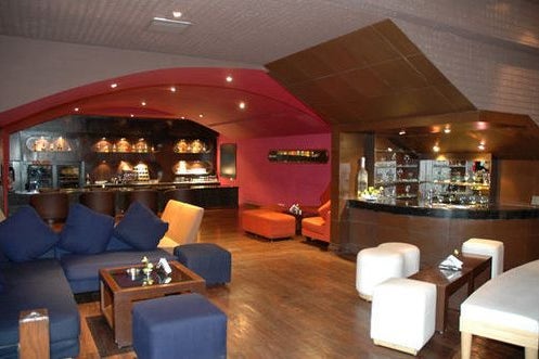 Bar at Le Méridien Hotel in Delhi in India