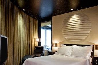 Bedroom of Le Méridien in Delhi in India