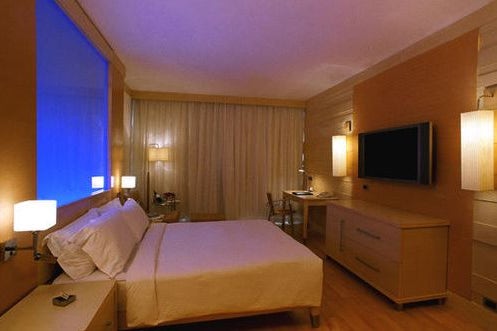 Bedroom of Le Méridien in Delhi in India