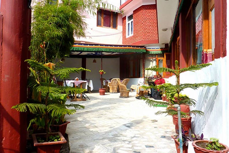 Corte dell'hotel 8 Auspicious Him View a Dharmsala in India