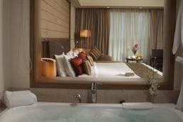 Deep Soaking Bathtub