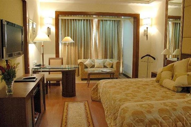 Bedroom of the Golden Tulip Hotel in Jaipur in India