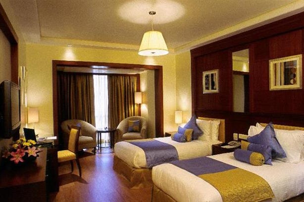 Bedroom of the Golden Tulip Hotel in Jaipur in India