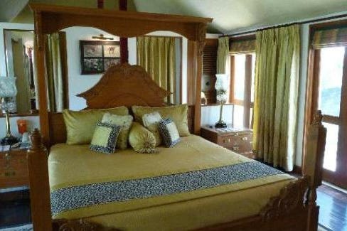 Bedroom of the Tuli Tiger Resort in Kanha National Park in India