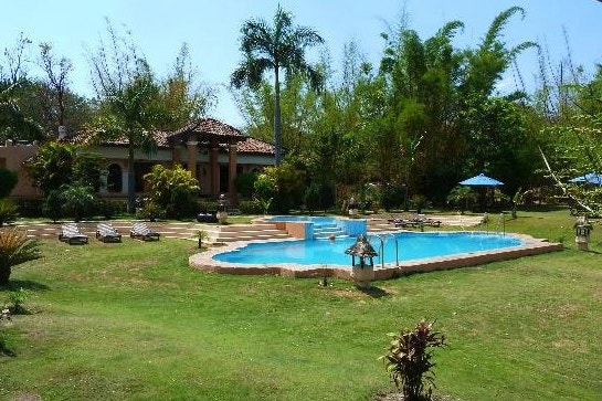 Garden of the Tuli Tiger Resort in Kanha National Park in India