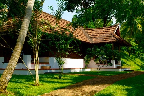Esterno di un bungalow del Travancore Heritage di Kovalam in India