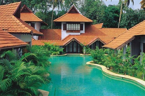 Swimming pool of the Kumarakom Lake Resort in Kumarakom in India