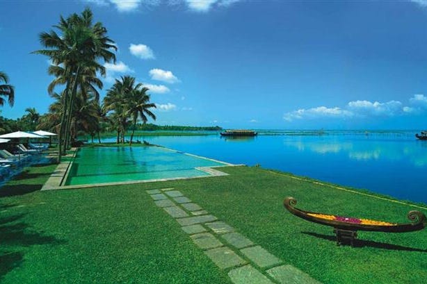 Garden of the Kumarakom Lake Resort in Kumarakom in India