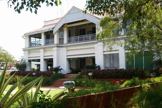 Vista dell'esterno delle camere del The Gateway Hotel a Madurai in India