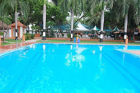 ideal-beach-resort-mahabalipuram-piscina